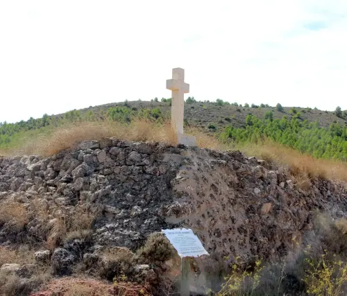 Cruz-de-las-100-Avemarias-Casas-de-Ves