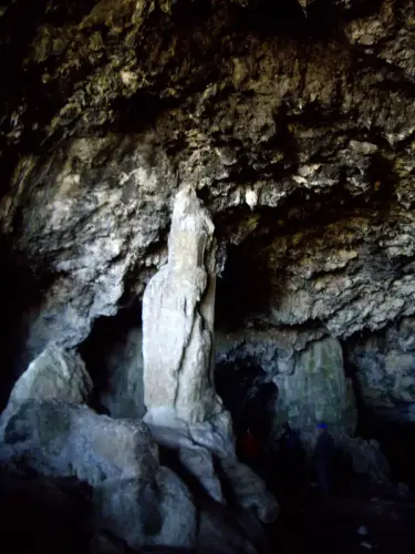 Cuevas-Yeste-Cueva-de-Los-Pies2a