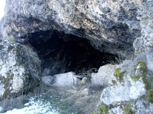 Cuevas-Yeste-Cueva-de-Los-Pies3