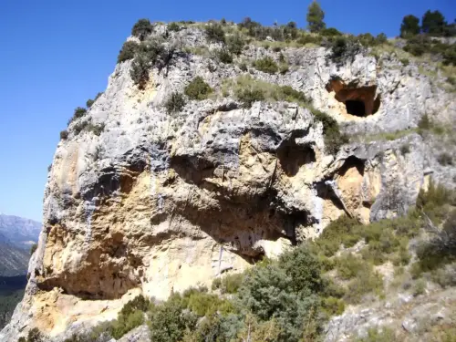 Cuevas-Yeste-Cueva-del-Gitano2