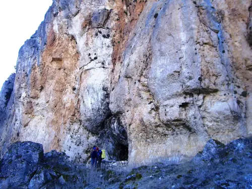 Cuevas-Yeste-Sierra-de-Gontar