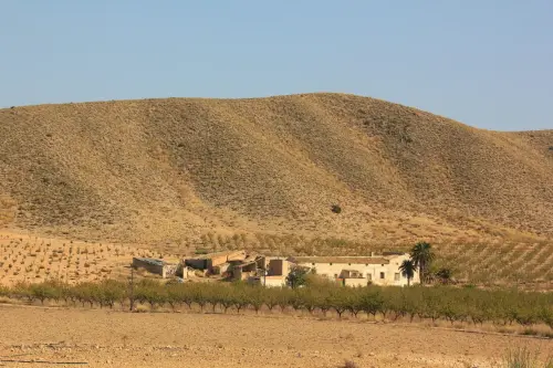 Edificacion-rural-Casa-de-la-Cueva-Hellin