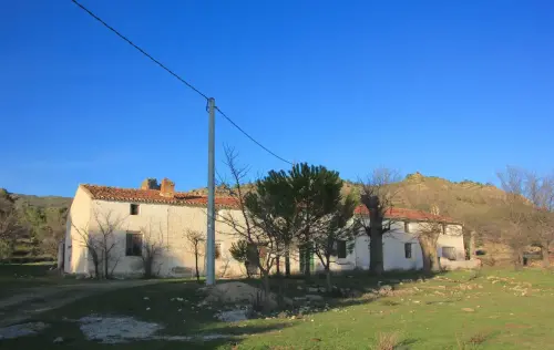 Edificacion-rural-Cortijo-de-Camacho-Yeste