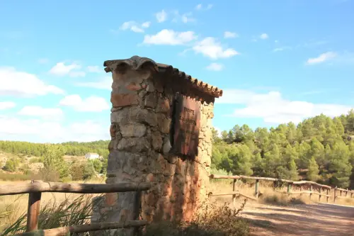 Fuentes-La-Salobareja-o-de-Las-Lombrices-Casas-de-Ves