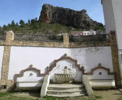 Fuentes-Molinicos-plaza