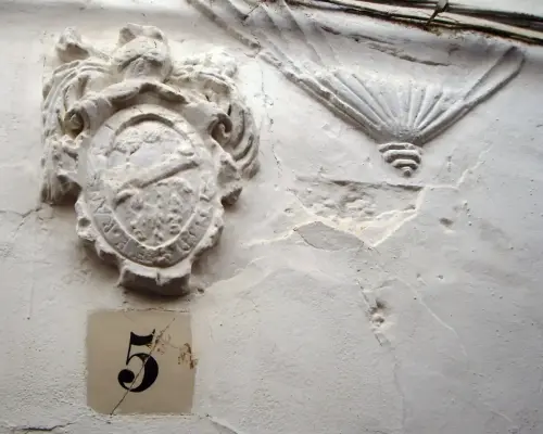 Heraldica-Hellin2-Casa-Nascunan