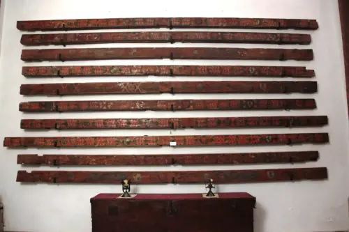 ART.174-Tirantes-del-artesonado-mudejar-de-la-primitiva-iglesia-de-Santa-Maria-Chinchilla