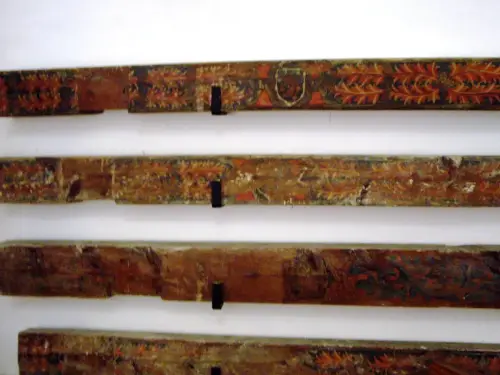 ART.177-Tirantes-del-artesonado-mudejar-de-la-primitiva-iglesia-de-Santa-Maria-Chinchilla