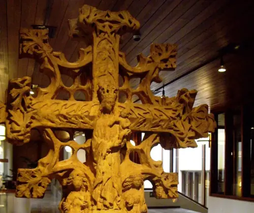 ART.286-Cruz-de-Termino-de-Albacete-Gotica-finales-s-XV