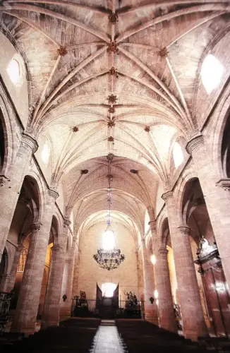 ART.293-La-Asuncion-Hellin-Gotico-s.XVI .-Tres-naves