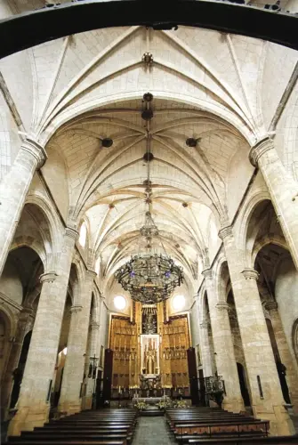 ART.294-La-Asuncion-Hellin-Gotico-s.XVI .-Tres-naves