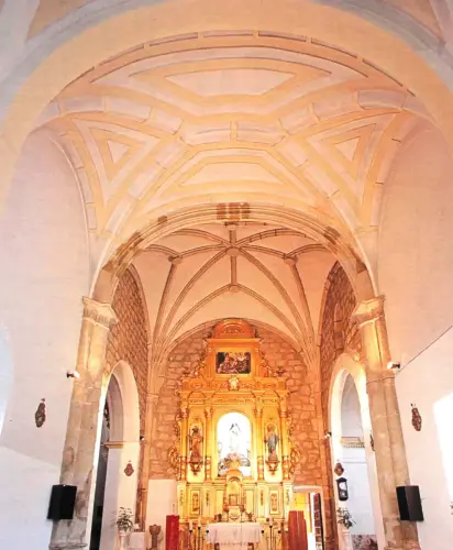 ART.353-Bonete-Interior-de-la-iglesia