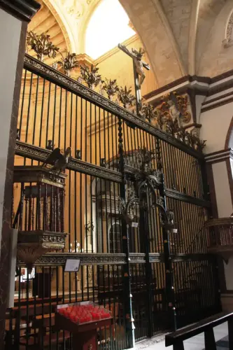 ART.383-Reja-de-Antonio-de-Viveros.-Altar-Mayoe-Chinchilla-GoticaS.XVI-1503