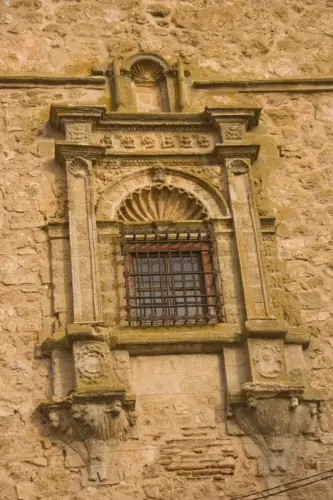 ART.457-Ventana-plateresca-El-Bonillo