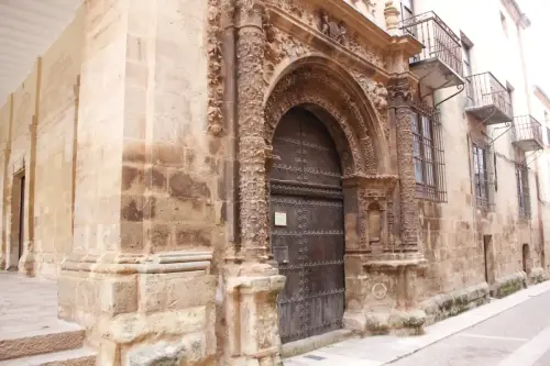 ART.497-Puerta-de-la-Aduana-o-del-Alhori-Alcaraz-Plateresco-s.-XVI