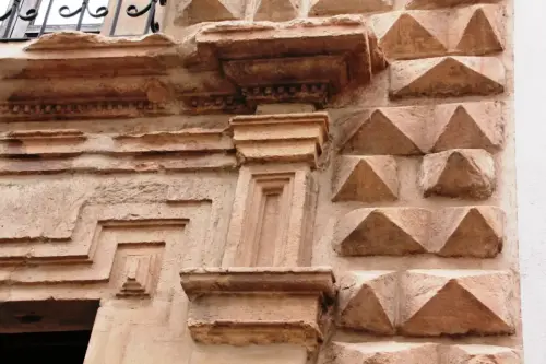 ART.508-Portada-plateresca-De-los-Picos-Palacio-de-los-Condes-de-Villaleal-Albacete-Siglo-XVI