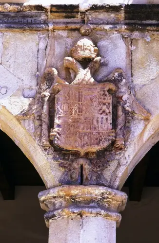 ART.515-Casa-Ayuntamiento-y-posito-Yeste