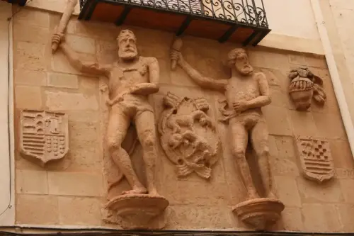 ART.525-Maceros-de-tradicion-italianizante.-Alcaraz