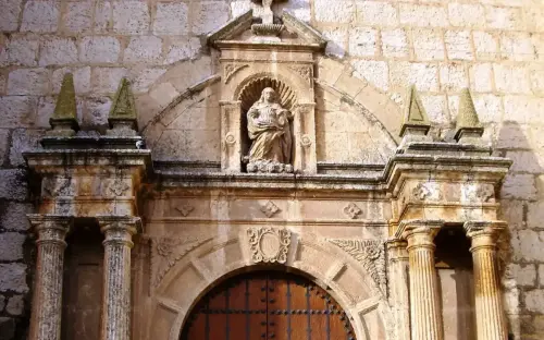 ART.554-El-Salvador-La-Roda-Portada-lateral-Barroco-siglo-XVII