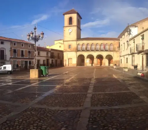 Plaza-Mayor-Penas-de-San-Pedro3