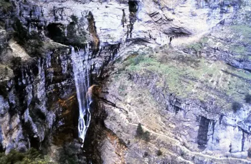 Rios166-Rio-Mundo-Cueva-de-Los-Chorros