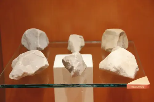 ARQUE.-011-P.Inferior-Achelense-Triedros