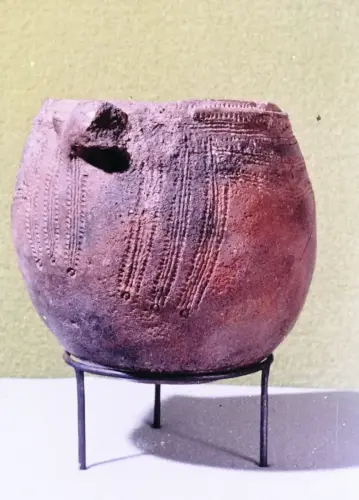 ARQUE.-054-Neolitico-Vaso-carenado-Cueva-Santa-Caudete