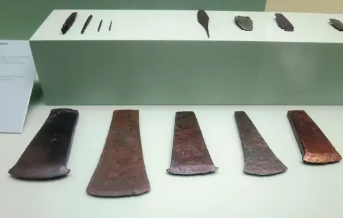 ARQUE.-084-Bronce-Hachas-planas