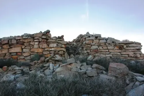 ARQUE.-104-Bronce-Cerro-de-los-Cuchillos-Almansa-Murallas