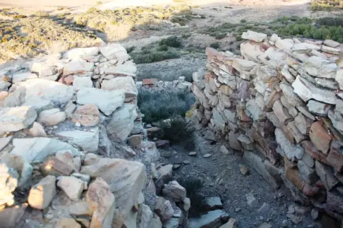 ARQUE.-106-Bronce-Cerro-de-los-Cuchillos-Almansa-Interior-de-la-puerta