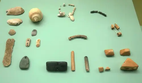 ARQUE.-153-Bronce-colgantes-y-collares