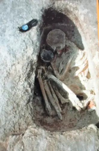 ARQUE.-155-Bronce-Enterramiento-en-inhumacion-Tolmo-de-Minateda-Hellin