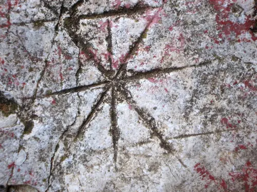 ARQUE.-185-Petroglifos-o-insculturas-Arco-de-San-Pascual-Alpera