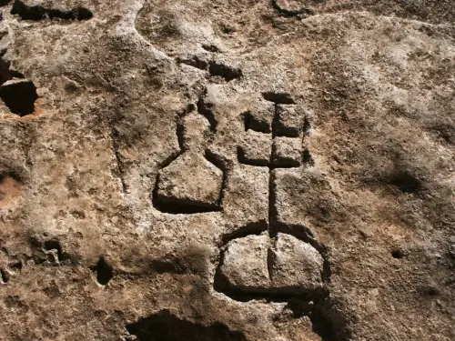 ARQUE.-186-Petroglifos-o-insculturas-Arco-de-San-Pascual-Alpera