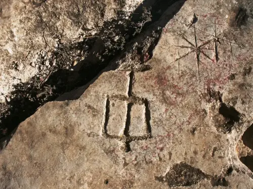 ARQUE.-187-Petroglifos-o-insculturas-Arco-de-San-Pascual-Alpera