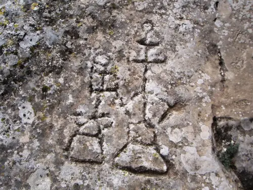 ARQUE.-188-Petroglifos-o-insculturas-Arco-de-San-Pascual-Alpera