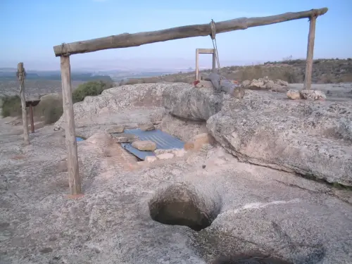 ARQUE.-230-Poblado-iberico-El-Tolmo-de-Minateda-Hellin-Recreacion-de-una-almazara