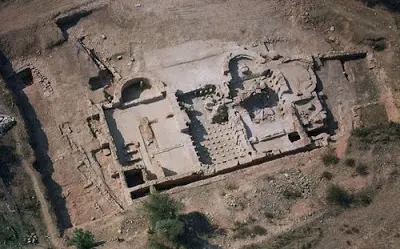 ARQUE.-398-Romanizacion-Libisosa-Colonia-Forum-Augustana-¿Templos 