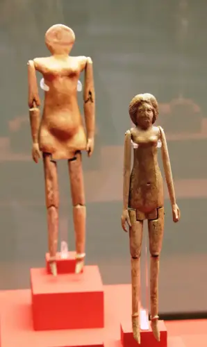 ARQUE.-452-Munecas-de-hueso-y-ambar-articuladas-S.-IV-Ontur