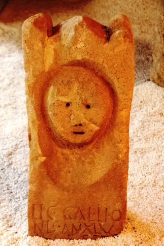 ARQUE.-465-Romanizacion-Estela-funeraria