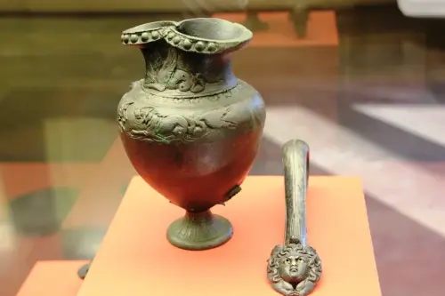 ARQUE.-494-Jarrita-de-bronce