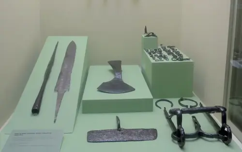 ARQUE.-649-Lietor-Sima-de-los-Infiernos-S.X-XI