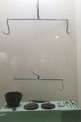 ARQUE.-651-Lietor-Sima-de-los-Infiernos-S.X-XI