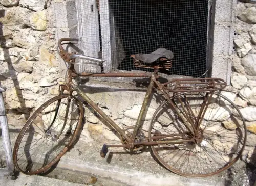 Curiosidades28-Por-El-Encebrico-Paterna-del-Madera