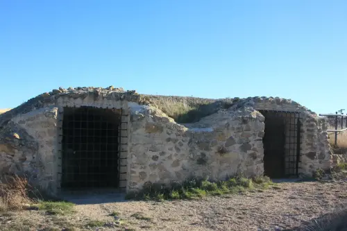 Aljibes-Penas-de-San-Pedro-castillo