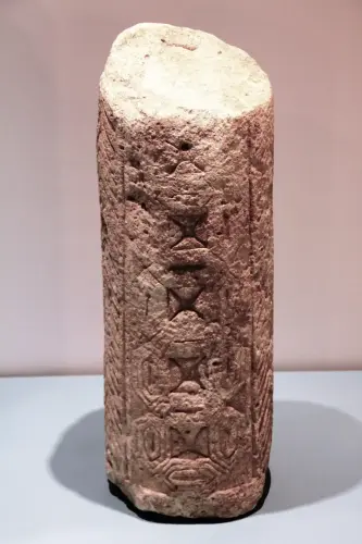 Fuste-de-columna-Tolmo-de-Minateda-Hellin-Cultura-visigoda-s.-VI-VII.-Museo-de-Albacete