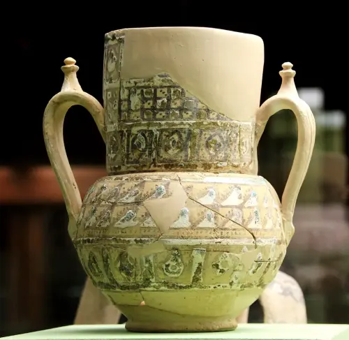 Siglo-XII-Jarra-Epoca-Almohade-Museo-de-Albacete
