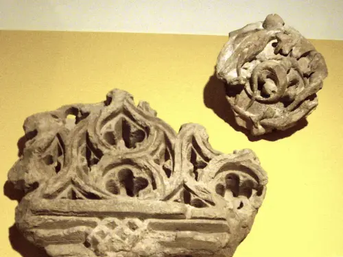 Siglo-XV-XVI-Fragmentos-ornamentales-goticos-del-antiguo-convento-de-San-Francisco-de-Albacete-Museo-de-Albacete