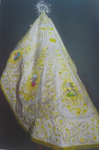 Siglo-XX-Manto-de-la-Virgen-de-los-Llanos-Carmelitas-DescalzasAlbacete