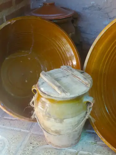 Cacharros-barro-orza-y-lebrillos-